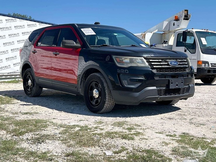 2016-ford-explorer-image-2