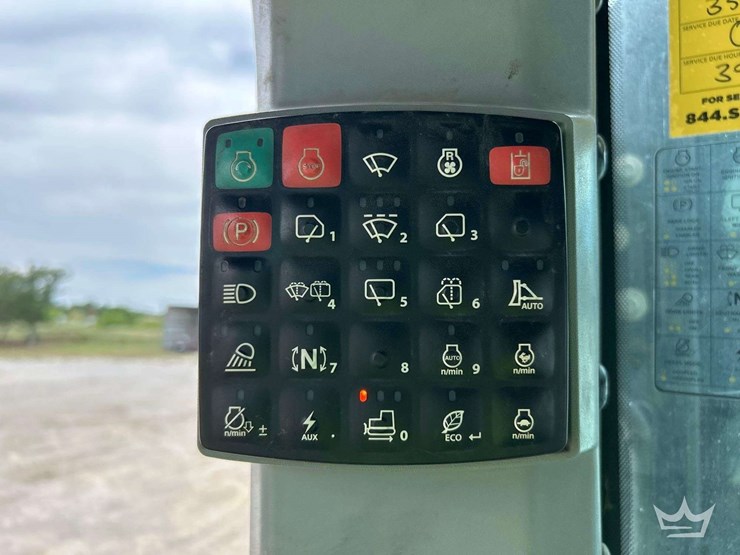 2020-deere-700l-lgp-image-12