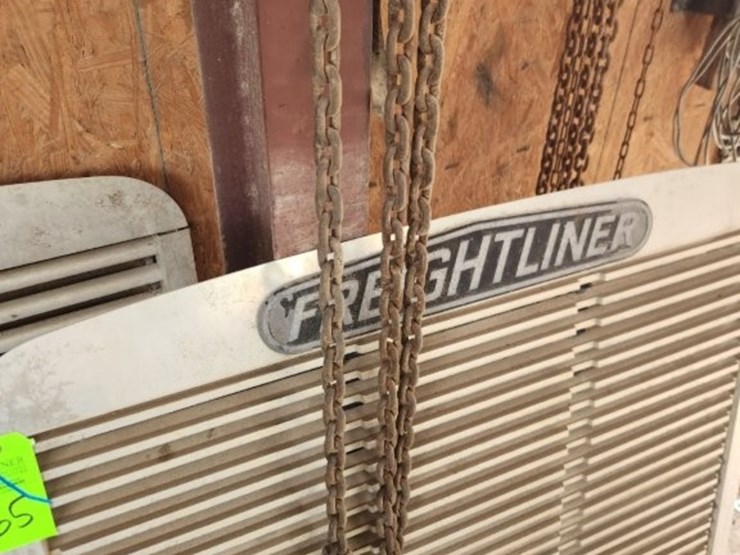 freightliner-grill-image-2
