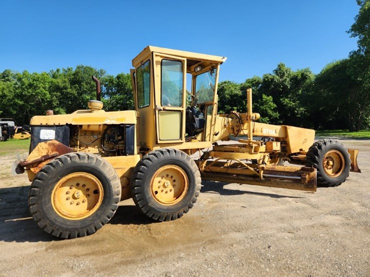 1979-deere-570a-image-1
