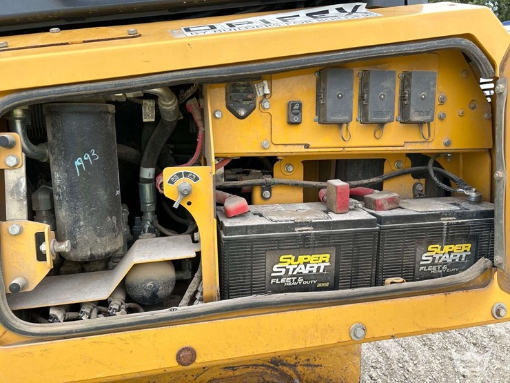 2020-deere-700l-lgp-image-17