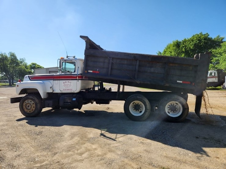 1982-mack-dump-truck-w/-16'-dump-bed-model-r738s--147,375-miles-image-25