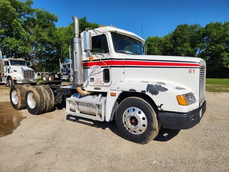 1997-freightliner-conventional-day-cab--model-fld-120---249,740-miles-image-3