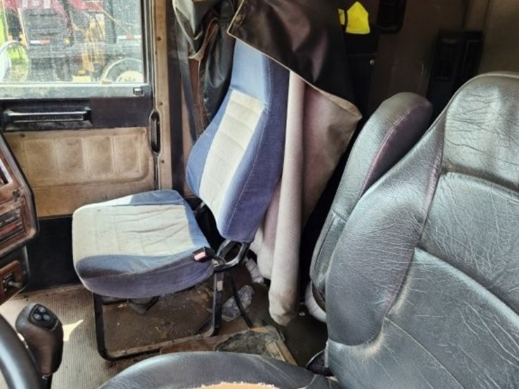 1995-freightliner-conventional-sleeper-cab--model-fld-120--287,028-miles-image-15