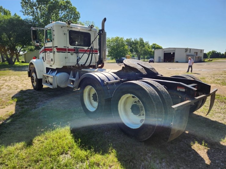 2001-freightliner-conventional-day-cab---model-flr-classic---284,585-miles-image-4