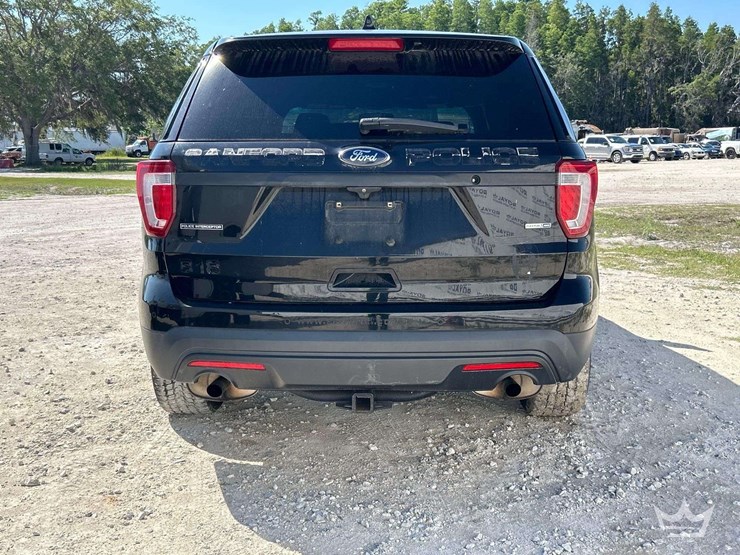 2016-ford-explorer-image-21