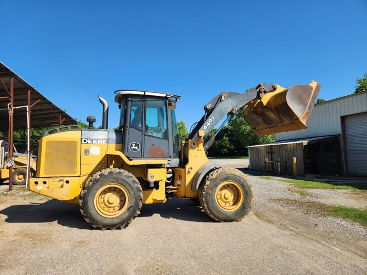 2008-deere-444j-image-36