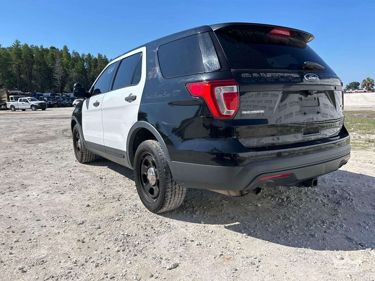 2016-ford-explorer-image-4