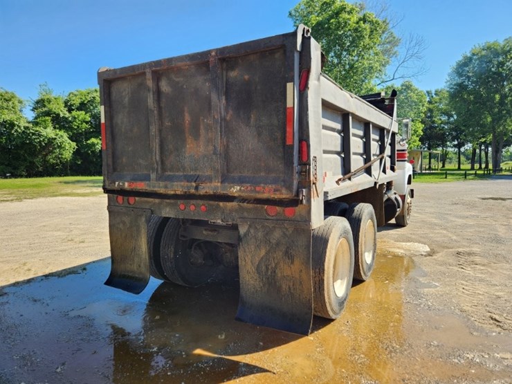 1982-mack-dump-truck-w/-16'-dump-bed-model-r738s--147,375-miles-image-6