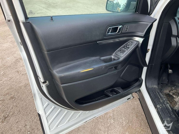 2017-ford-explorer-image-11