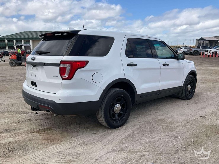 2017-ford-explorer-image-3
