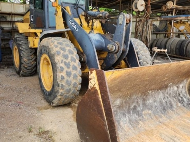 2008-deere-444j-image-31