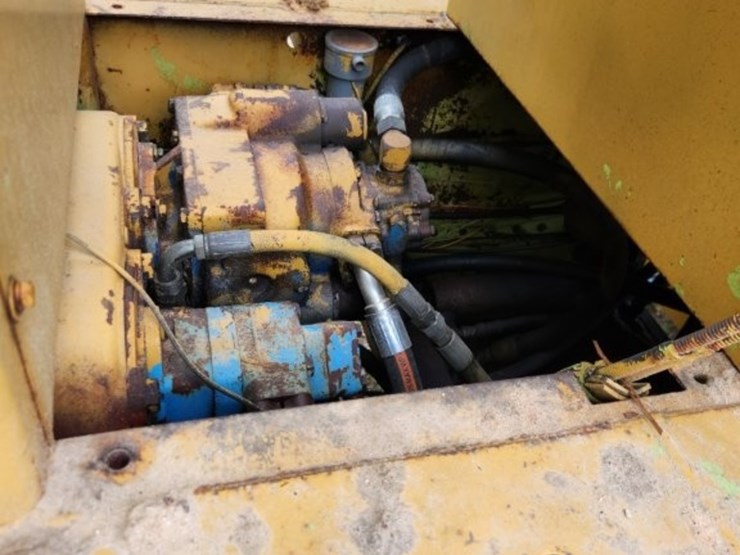 1979-deere-570a-image-8