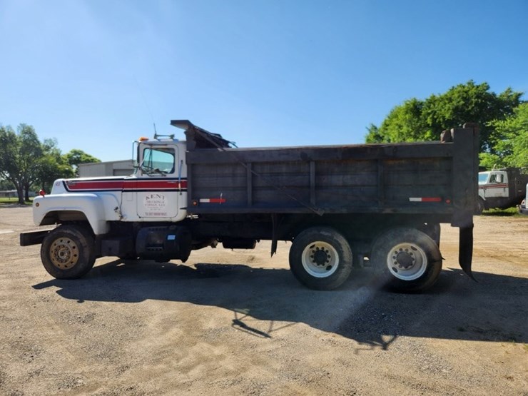 1982-mack-dump-truck-w/-16'-dump-bed-model-r738s--147,375-miles-image-23