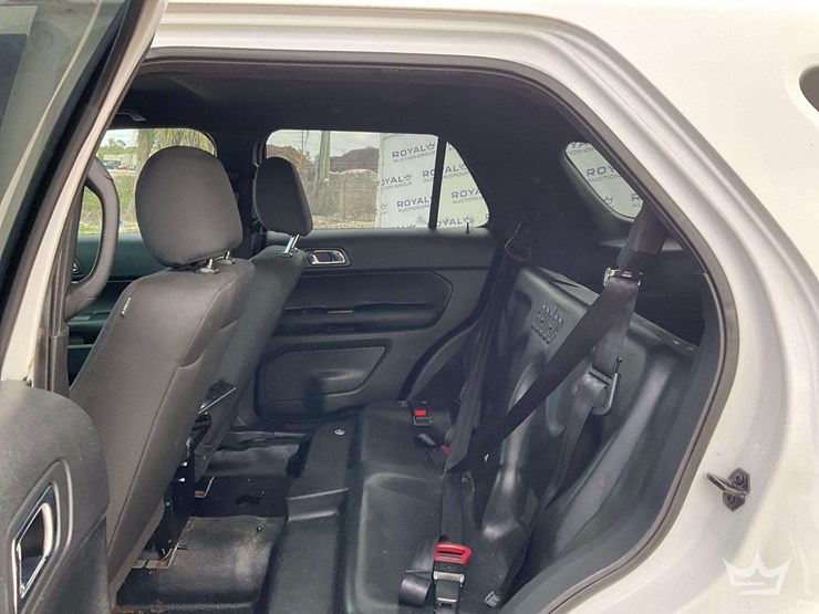 2017-ford-explorer-image-21