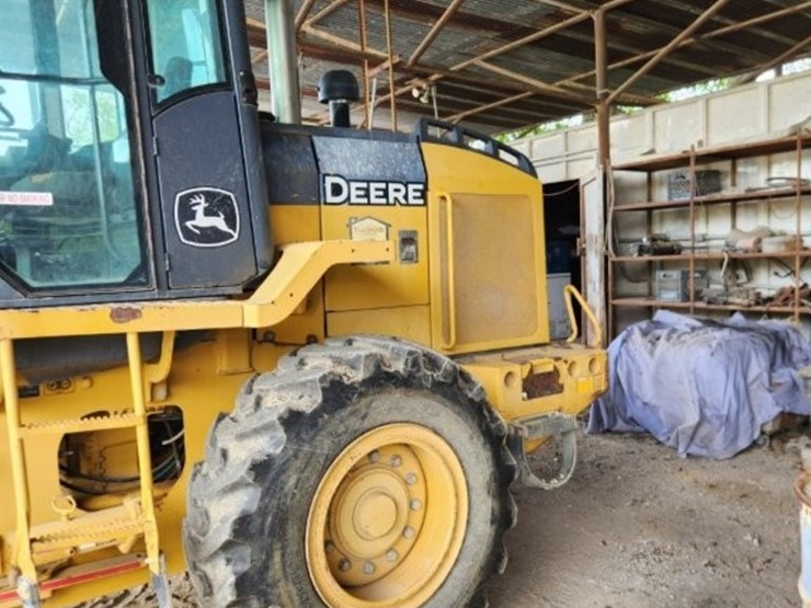 2008-deere-444j-image-28