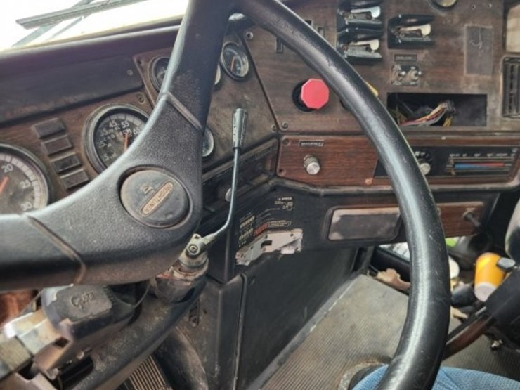 1997-freightliner-conventional-day-cab--model-fld-120---249,740-miles-image-10