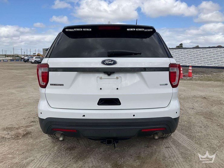 2017-ford-explorer-image-23
