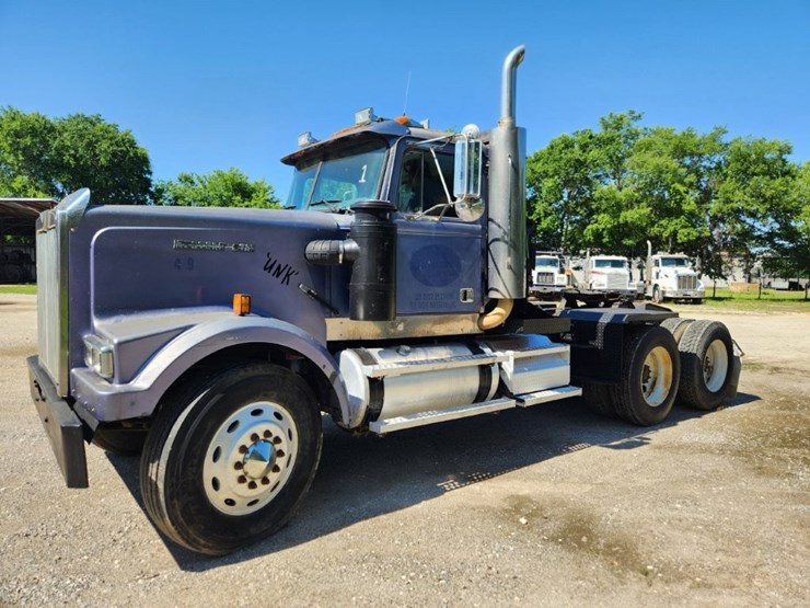 1999-western-star-conventional-day-cab--winch-bed-w/-braden-40,000-lbs.-winch---592,402-miles-image-1