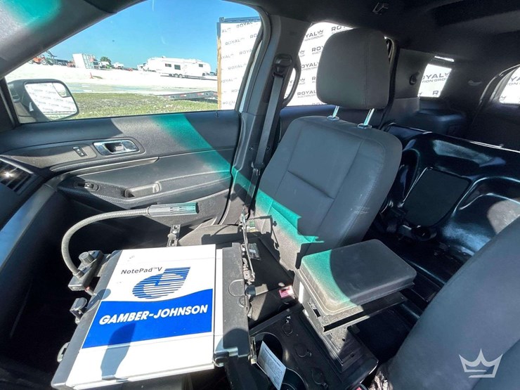 2016-ford-explorer-image-17