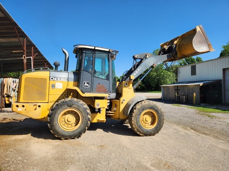 2008-deere-444j-image-33