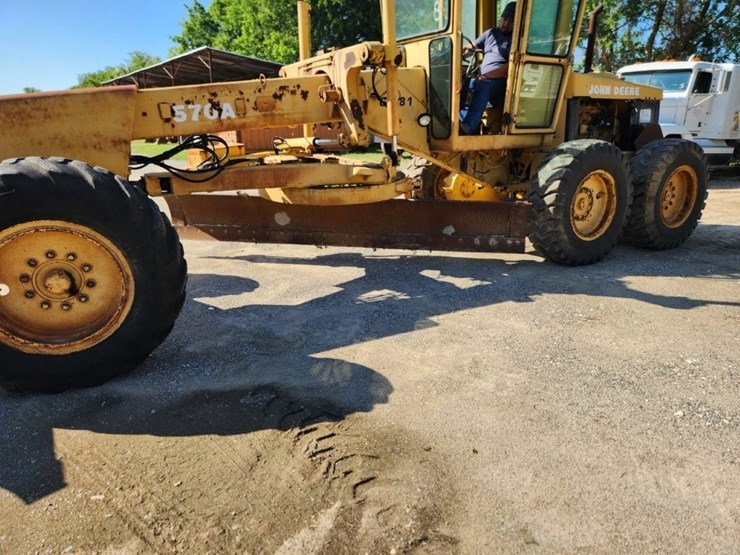 1979-deere-570a-image-7