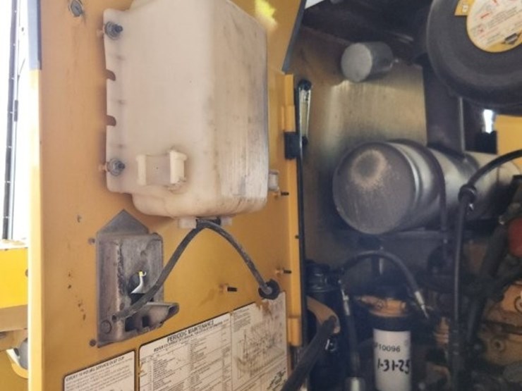 2008-deere-444j-image-9