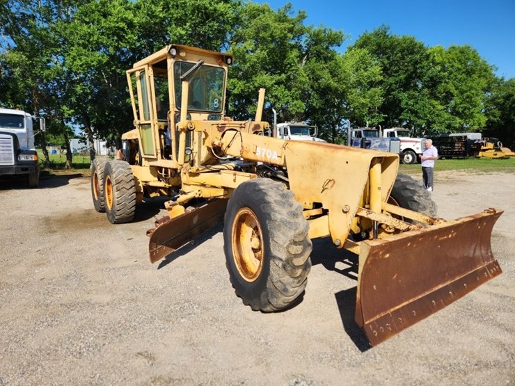 1979-deere-570a-image-2