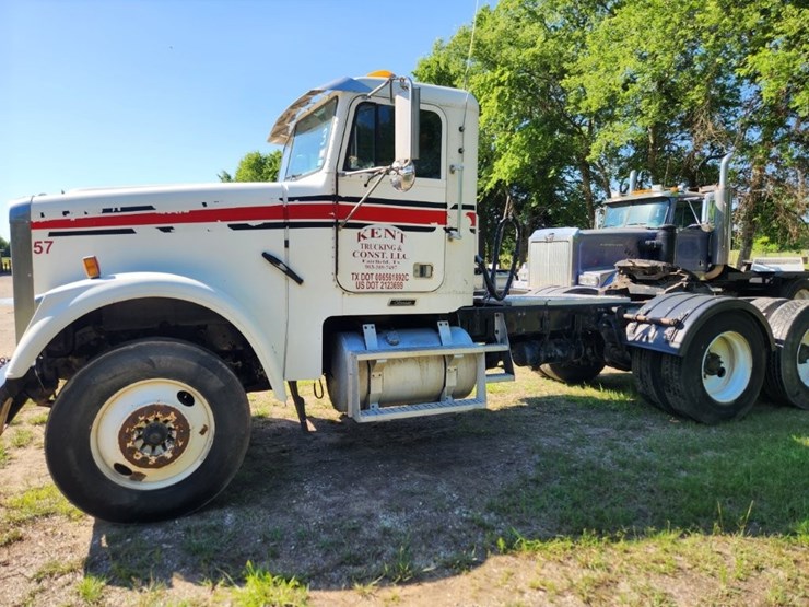 2001-freightliner-conventional-day-cab---model-flr-classic---284,585-miles-image-1
