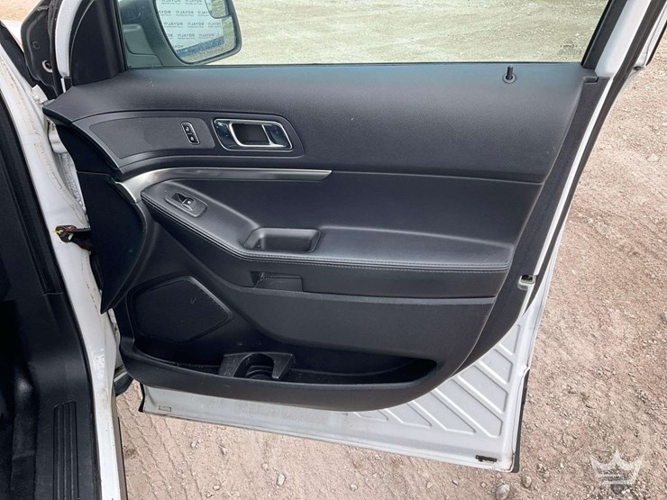 2017-ford-explorer-image-19