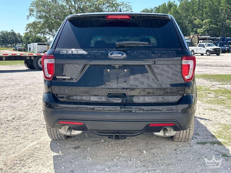 2016-ford-explorer-image-22