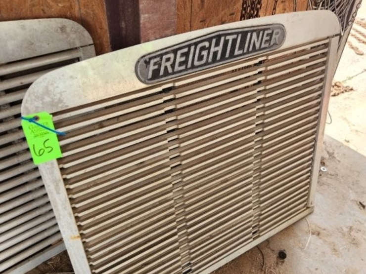 freightliner-grill-image-1