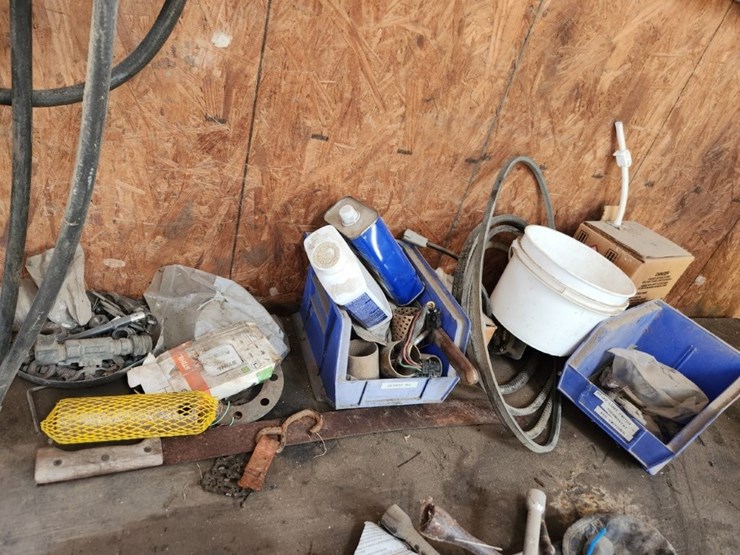 workbench-&-contents-image-4
