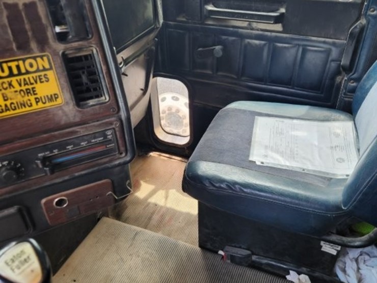 2001-freightliner-conventional-day-cab---model-flr-classic---284,585-miles-image-25