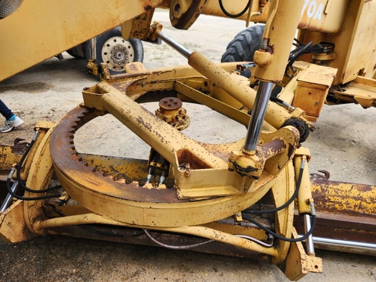 1979-deere-570a-image-18