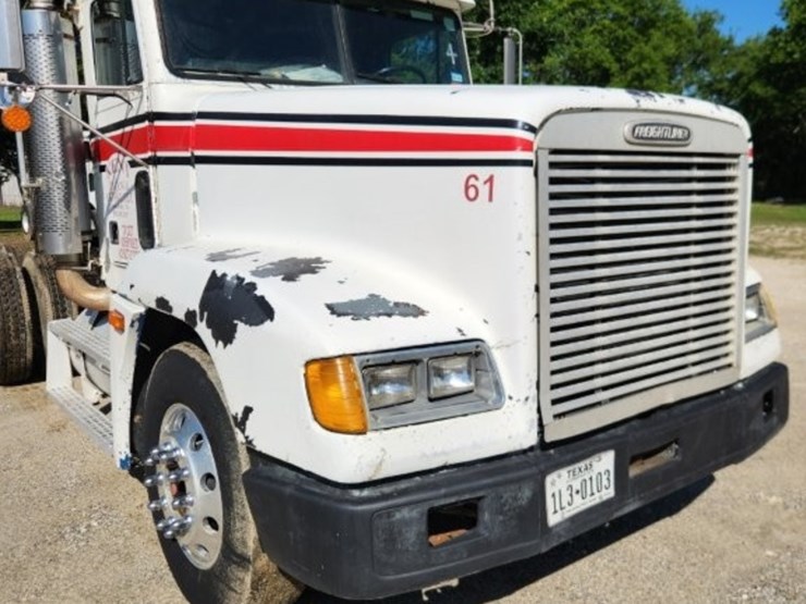 1997-freightliner-conventional-day-cab--model-fld-120---249,740-miles-image-25