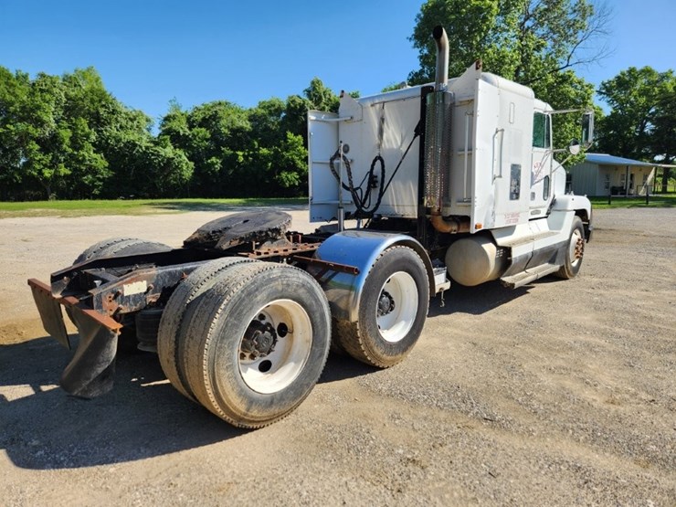 1995-freightliner-conventional-sleeper-cab--model-fld-120--287,028-miles-image-3