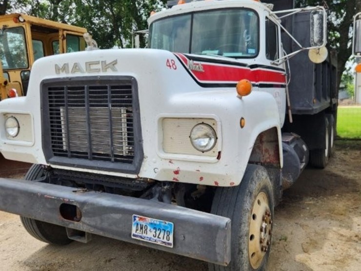 1982-mack-dump-truck-w/-16'-dump-bed-model-r738s--147,375-miles-image-29