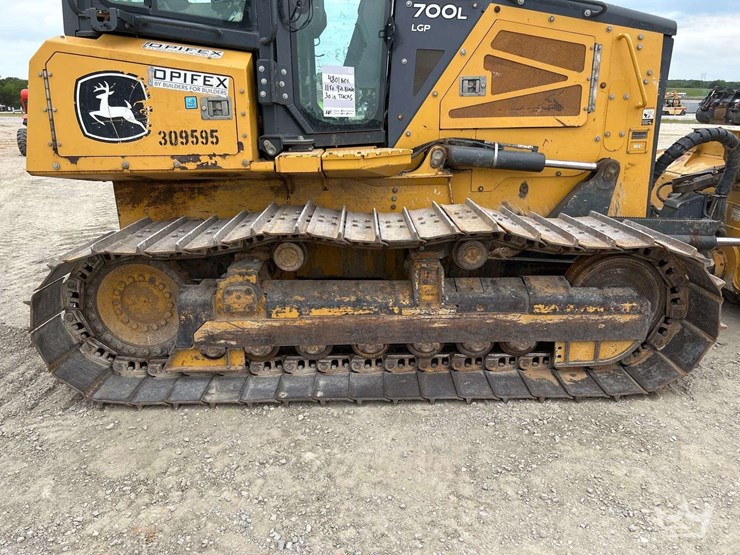 2020-deere-700l-lgp-image-25