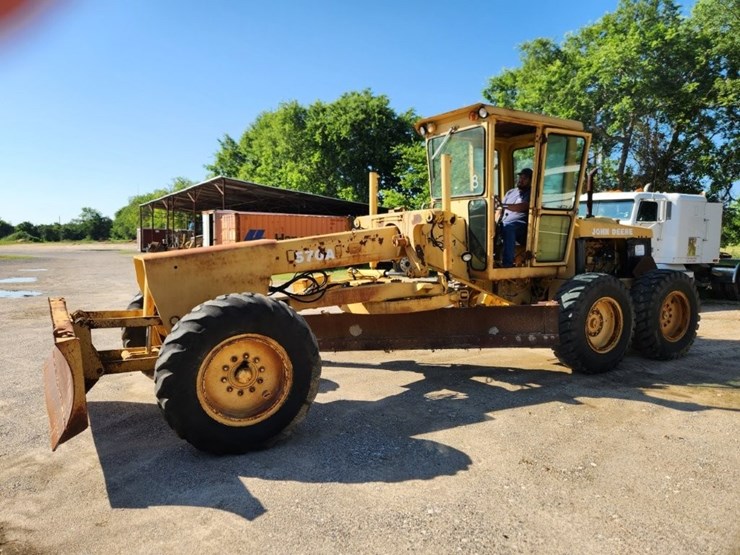 1979-deere-570a-image-3