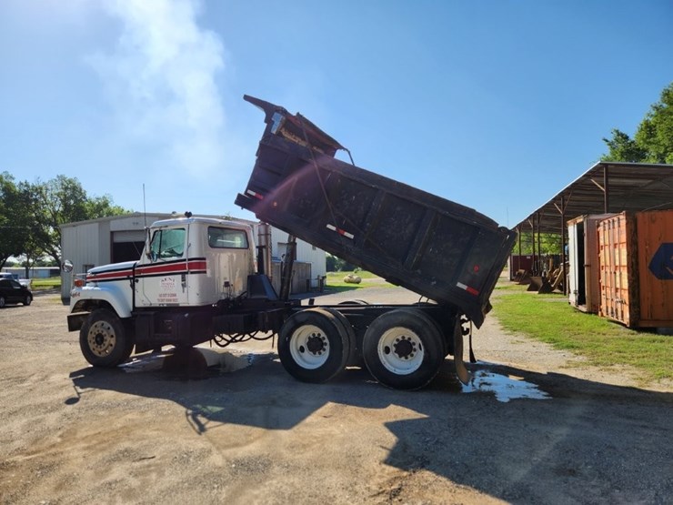 1996-international-dump-truck-w/-14'-dump-bed-model-2574-6x4,-362,863-miles-image-30