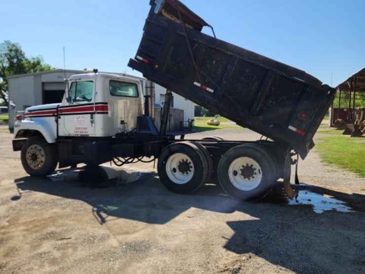 1996-international-dump-truck-w/-14'-dump-bed-model-2574-6x4,-362,863-miles-image-4