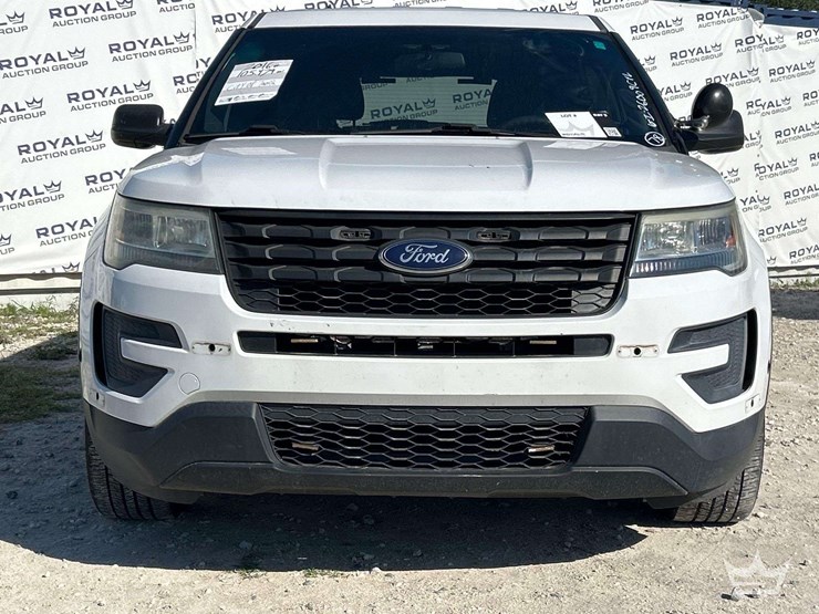 2016-ford-explorer-image-21