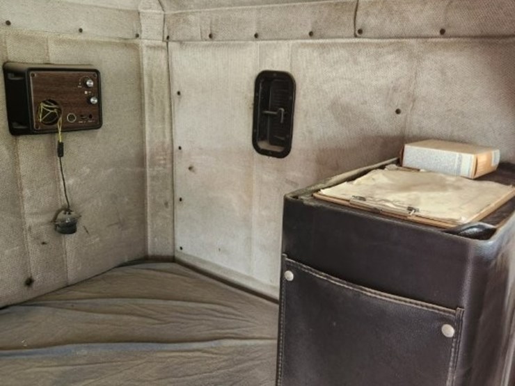 1995-freightliner-conventional-sleeper-cab--model-fld-120--287,028-miles-image-18