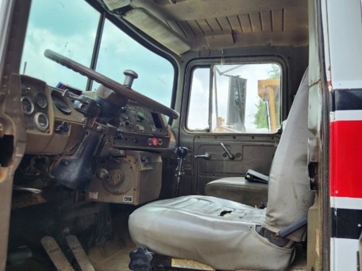 1982-mack-dump-truck-w/-16'-dump-bed-model-r738s--147,375-miles-image-11