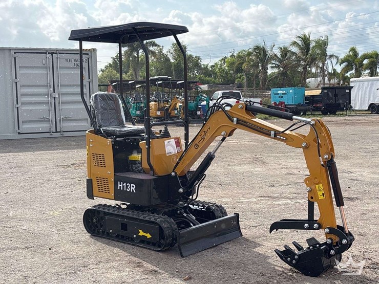 2026-cfg-industrial-h13r-mini-excavator-image-2