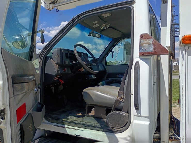 #24215-•-1999-gmc-c7500-bucket-truck-image-32