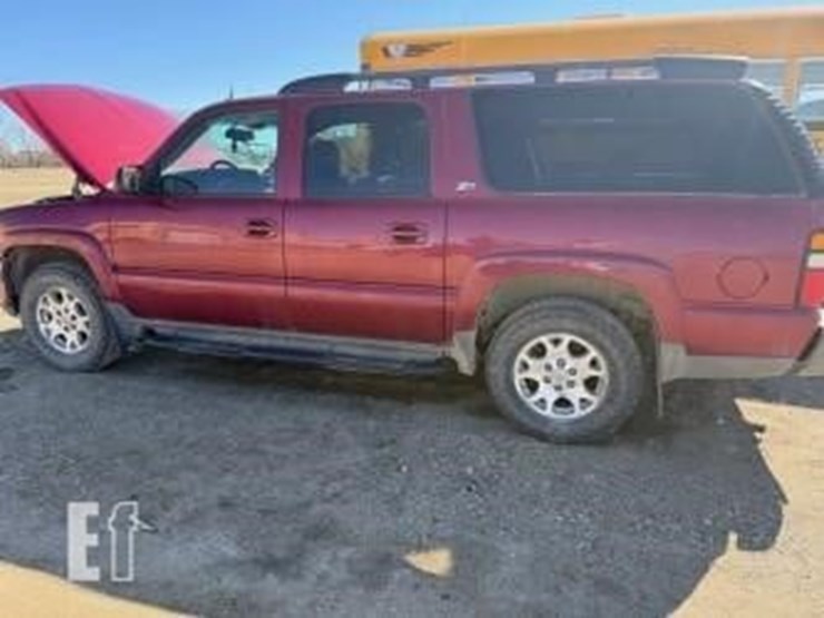 2004-chevrolet-suburban-image-1