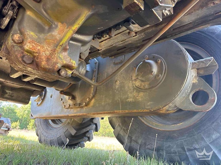 1986-deere-570a-image-40