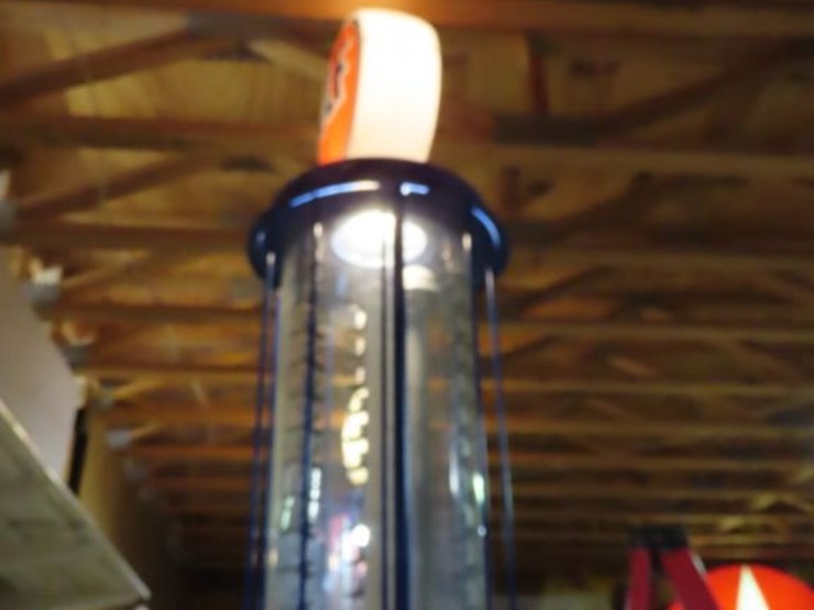bennett-upright-model-810-upright-visible-10-gallon-gas-pump-with-glass-gulf-globe-image-8
